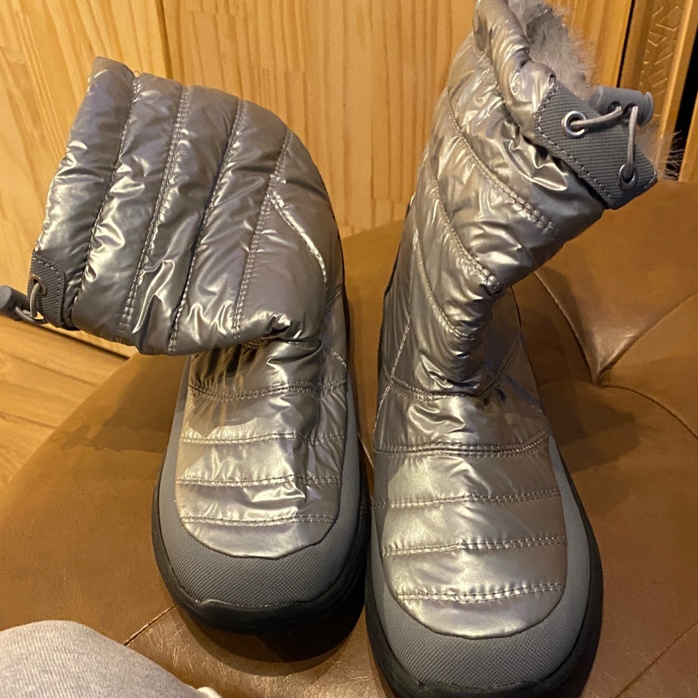 Athletech Women's Metallic Quilted Boots